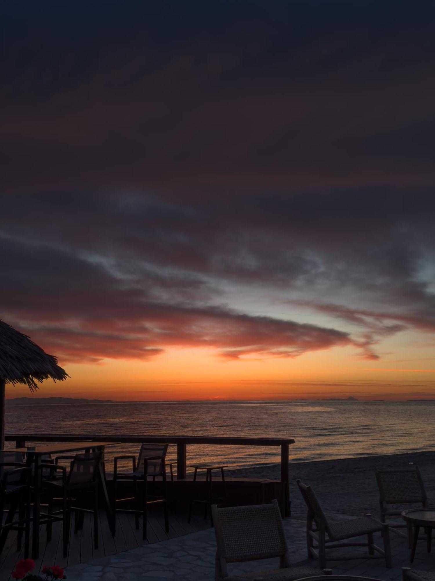 Hotel Golden Sun Néa Meságkala Bagian luar foto